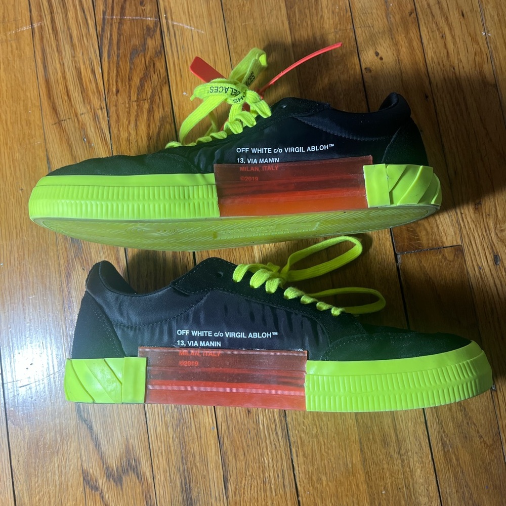Size 10.5 - Off-White Vulcanized Low Black Fluo Yellow